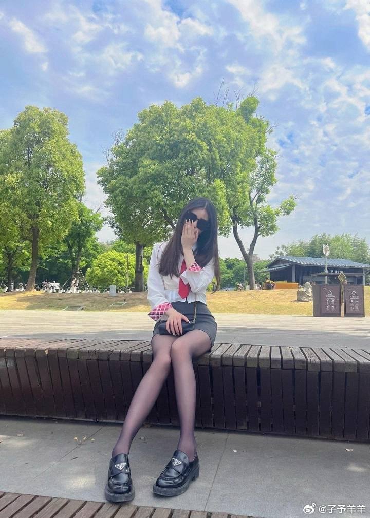 某博被隐藏的穿搭照