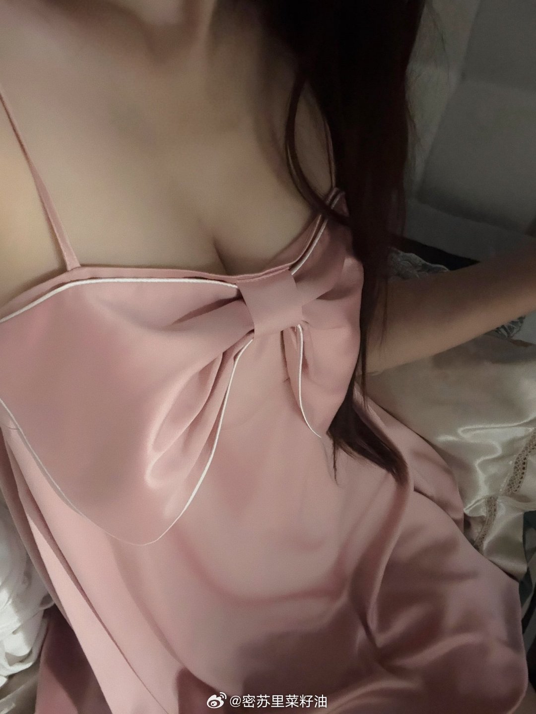 某博“夏天该有的清凉”穿搭大赛
